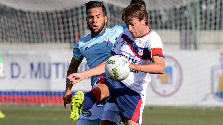 Andoni Ibero en acción. Mutilvera - Celta. PABLO LASAOSA 08