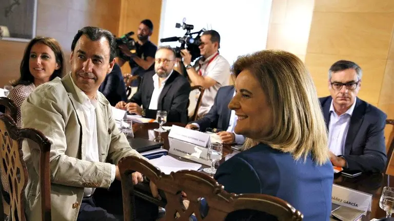 Andrea Levy, Fernando Martínez Maillo y Fátima Báñez, del PP, y Juan Carlos Girauta y José Manuel Villegas, de Ciudadanos. EFE. PACO CAMPOS