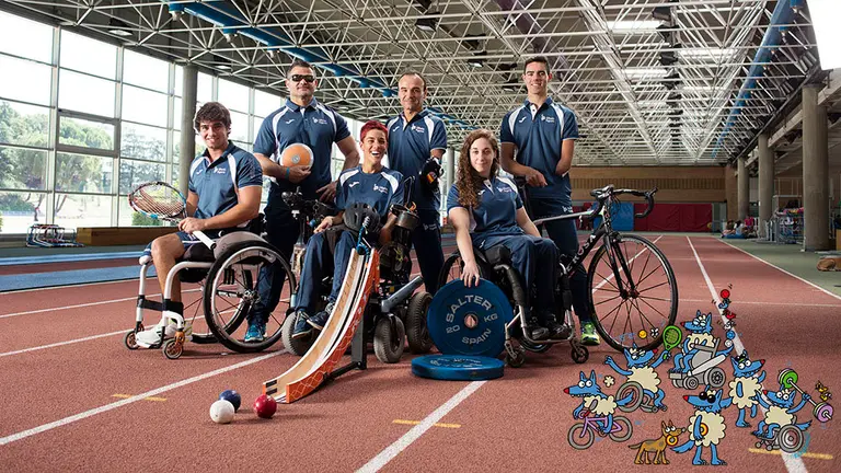 Deportistas paralímpicos que competirán en Río caracterizados por el lobo Wolf