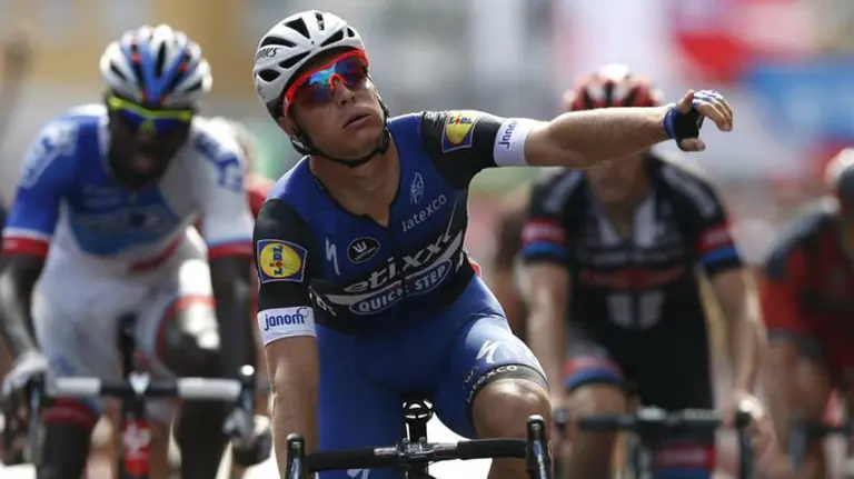 La llegada a meta en Lugo fue al esprint. Efe.