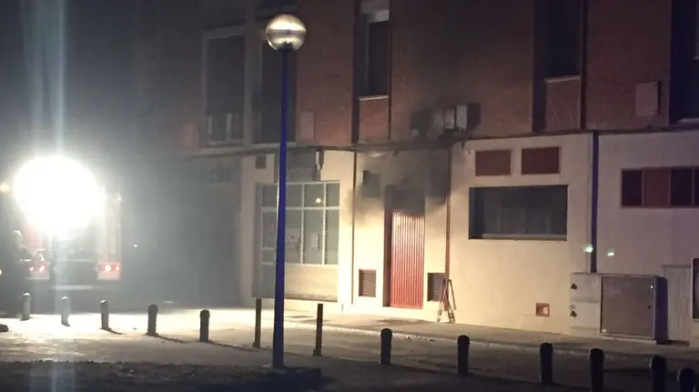 Incendio de un transformador eléctrico en el barrio de San Juan, en Pamplona.