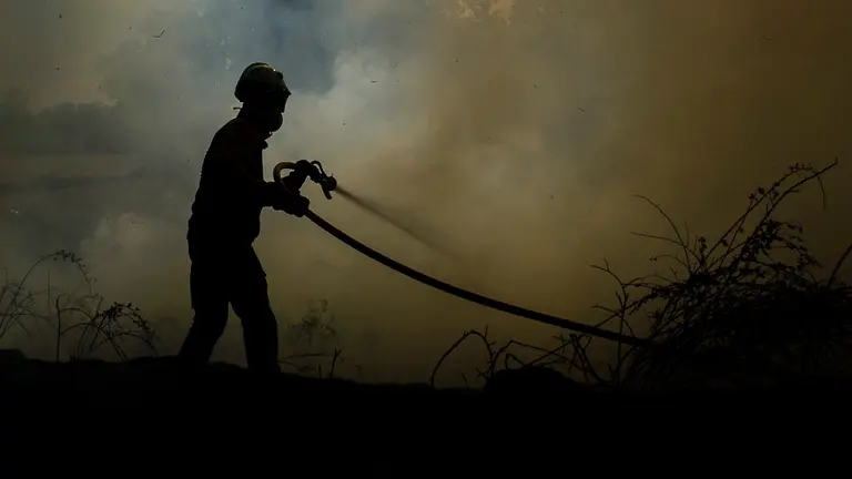 Bomberos de Navarra intervienen en el incendio de Tafalla. PABLO LASAOSA 12 - copia
