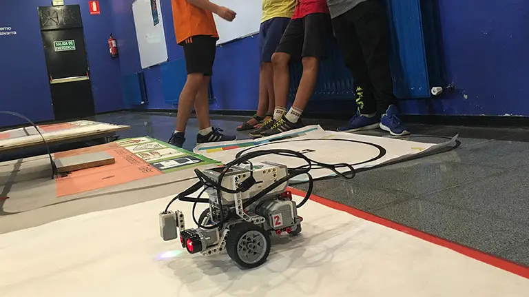 Alumnos de 5º y 6 de primaria presentan sus proyectos de robótica y programación en el Planetario de Pamplona 5