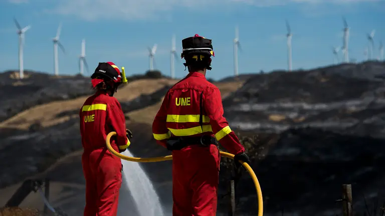 La UME (Unidad Militar de Emergencias) colabora con la extición del incendio de Tafalla. PABLO LASAOSA 01