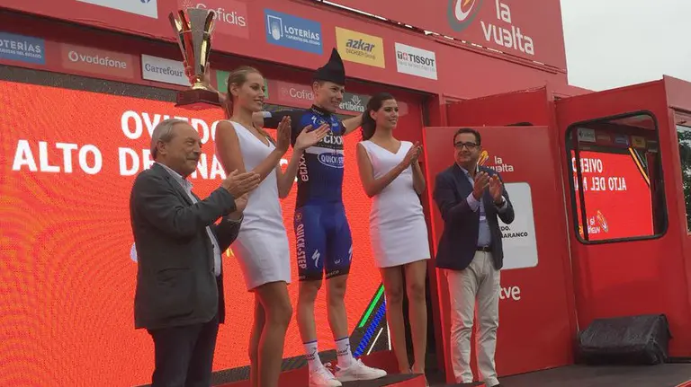 David de la Cruz en el pódium de la Vuelta. Twitter la Vuelta.