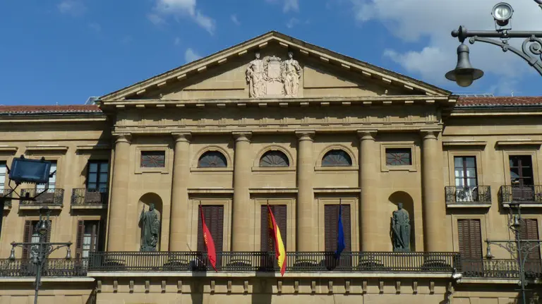 Fachada del Palacio de Navarra que da al Paseo de Sarasate.