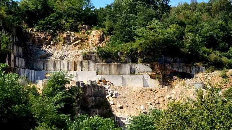 Explotación minera en la cantera de Urdax.