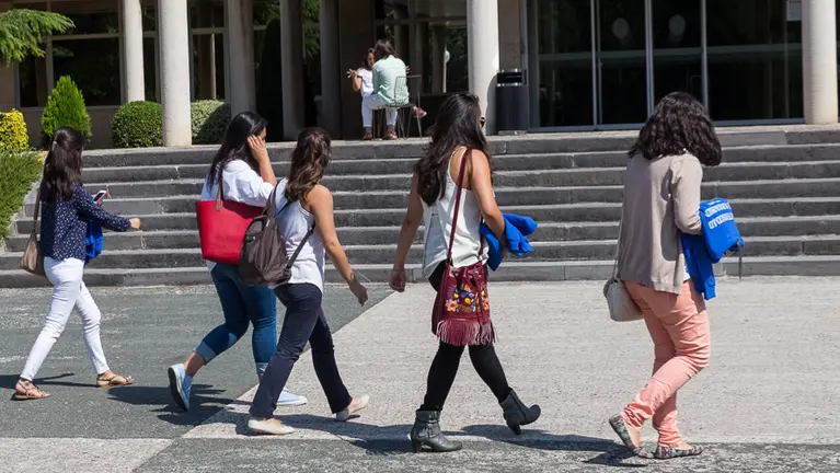 Primer día del curso 2016-2017 en la Universidad de Navarra. IÑIGO ALZUGARAY