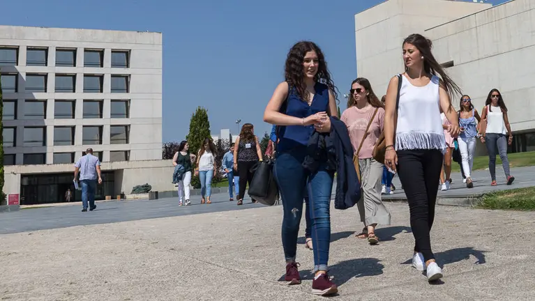 Primer día del curso 2016-2017 en la Universidad de Navarra (17). IÑIGO ALZUGARAY