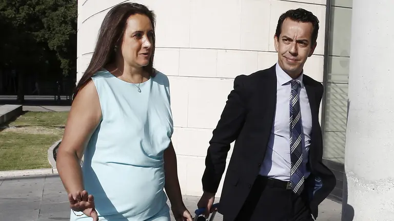 La letrada Carmen Sala, abogada de dos procesados por la violación de Sanfermines, a su llegada al Palacio de Justicia. EFE/Jesús Diges