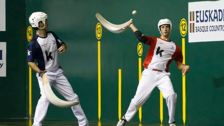 Barrenetxea impulsa el remonte en la semifinal. Facebook oriamendi 2010.