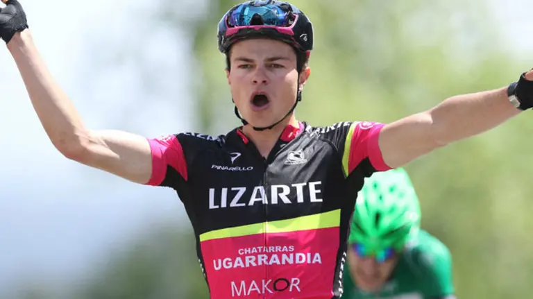 Marcos Jurado entra vencedor de la etapa. Foto Lizarte.