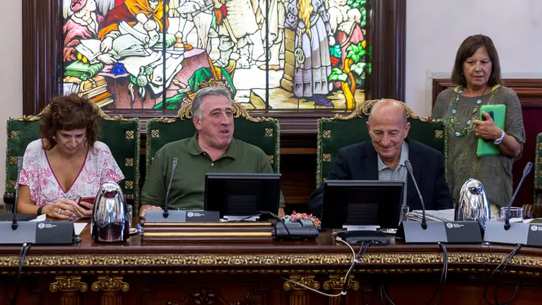 Joseba Asirón durante el pleno de septiembre del Ayuntamiento de Pamplona. IÑIGO ALZUGARAY