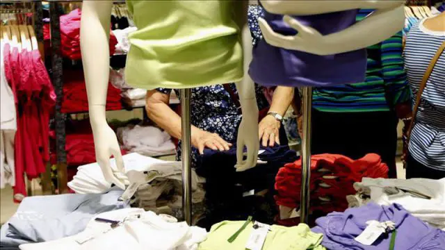 Una tienda de ropa con varios maniquíes. EFE 
