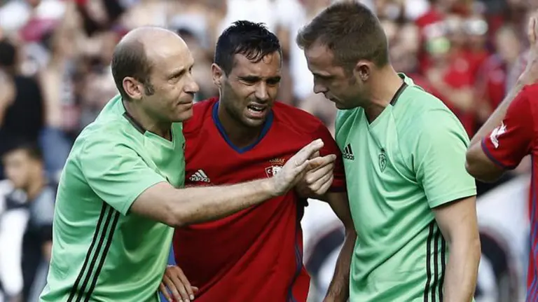Lesión de Javier Flaño ante la Real Sociedad. Efe.