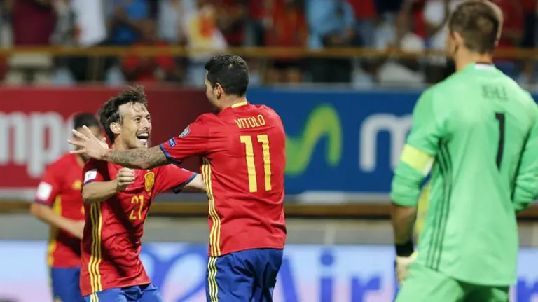 España desarboló a su rival (8-0) en León. Efe.