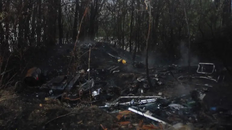 Una zona de matorrales y una chabola que se han incendiado junto a Ofitas, la glorieta de Biztintxuri, en Pamplona Foto cedida