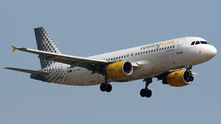 El modelo Airbus A320 de Vueling, un avión similar al que registró un disparo accidental antes de realizar el trayecto entre Ibiza y Madrid