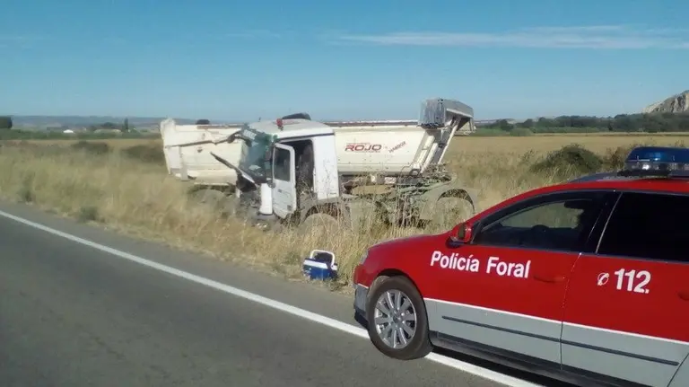 Salida de vía sin heridos en Caparroso. POLICÍA FORAL