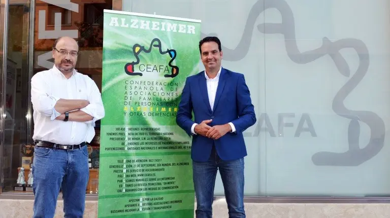 Jesús Rodrigo, director de CEAFA, junto al diputado de UPN Iñigo Alli. 