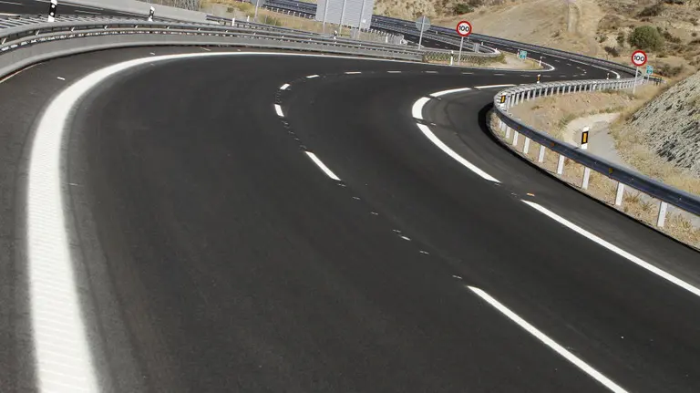 AL02 ALBOX (ALMERIA), 03/08/2011.- Tramo de la autovía del Almanzora, de 5,6 kilómetros, comprendido entre la variante de Albox y El Cucador, en la provincia de Almería, puesto en servicio hoy tras una inversión de 17,5 millones y 226 empleos asociados. EFE/Ricardo Garcia