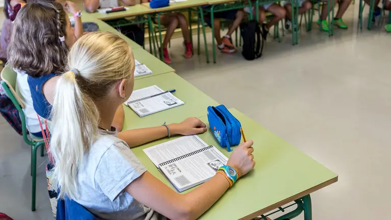 Inicio del curso escolar 2016-2017 para los alumnos de Infantil y Primaria del Colegio Público Doña Mayor de Navarra en el barrio pamplonés de Ezcaba (30). IÑIGO ALZUGARAY