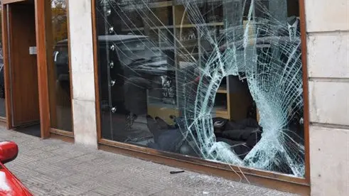 Imagen de archivo de un robo practicado en un comercio mediante la técnica del alunizaje Fuente Policía Nacional