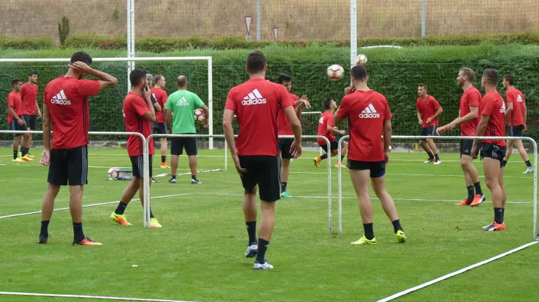 Sesión de fútbol-tenis en Tajonar.