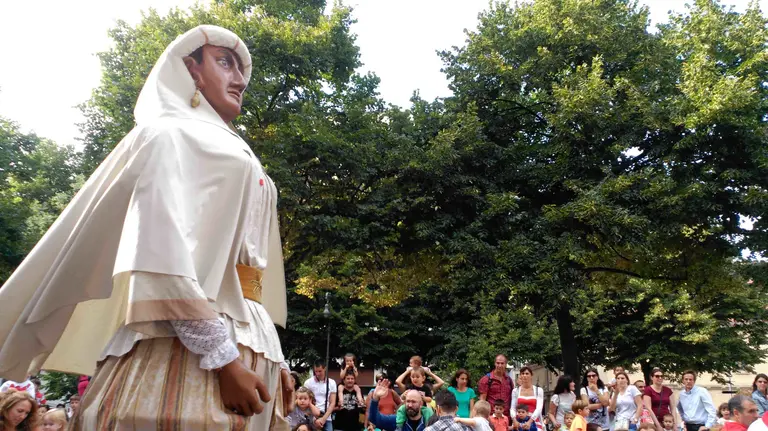 Los gigantes de Pamplona celebran el Privilegio de la Unión