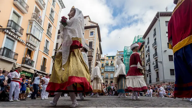 Salida de la Comparsa de Gigantes y Cabezudos con motivo del día del Privilegio de la Unión (5). IÑIGO ALZUGARAY
