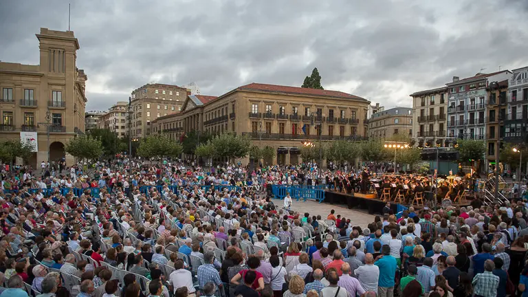 La Pamplonesa ofrece un concierto en la Plaza del Castillo con motivo del Privilegio de la unión. PABLO LASAOSA01