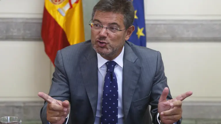 El ministro de Justicia en funciones, Rafael Catalá, durante la reunión que ha mantenido con los consejeros de Justicia para la firma de convenios de colaboración con Comunidades Autonómas para la reforma de la Administración de Justicia, celebrada en Madrid. EFE/Kiko Huesca
