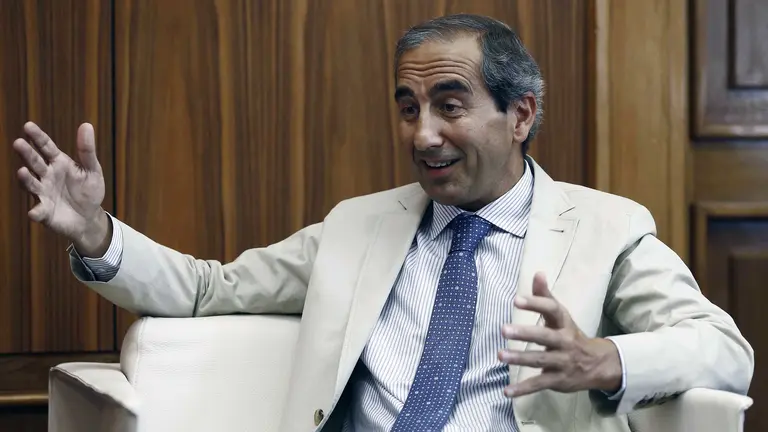 El rector de la Universidad de Navarra, Alfonso Sánchez-Tabernero, tras un año &#34;complicado&#34; por las &#34;incertidumbres y polémicas&#34;, manifiesta en una entrevista a EFE que afronta el nuevo curso con la esperanza de que la relación con el Gobierno foral &#34;sea muy diferente&#34; y permita alcanzar acuerdos que les ayuden a crecer. EFE/Jesús Diges