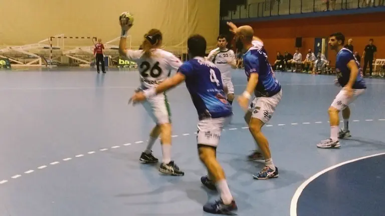 Oswaldo y Balenciaga en acción en Benidorm. Foto twitter Bm Benidorm.