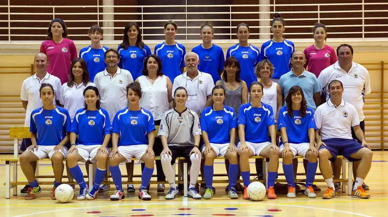 Plantilla del Txantrea femenino de fútbol sala 2016-17. Facebook Txantrea.