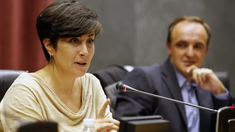 María Solana (Geroa Bai) y José Javier Esparza (UPN) en el Parlamento de Navarra.