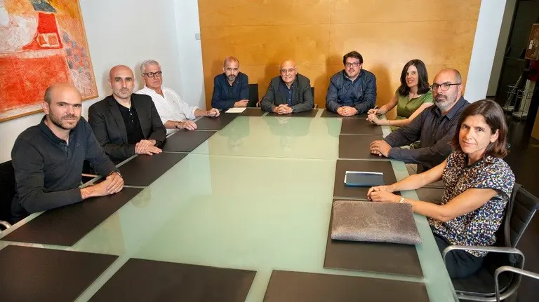 Junta Directiva del COAVN. De izda. a dcha.: Koldo Fernández Gaztelu, Ignacio Olite Lumbreras, Luis Tena Núñez, Michel Arauzo Múñoz, Mariano González Presencio, Miguel Ángel Díaz Iturriaga, Laura Rives Navarro, Javier Barcos Berruezo y Sara Velázquez Arizmendi.