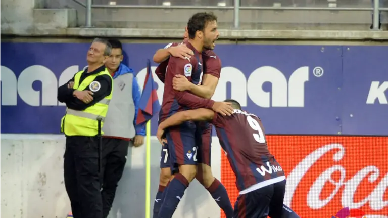 Sergio León logra un punto para el Eíbar. Lfp.