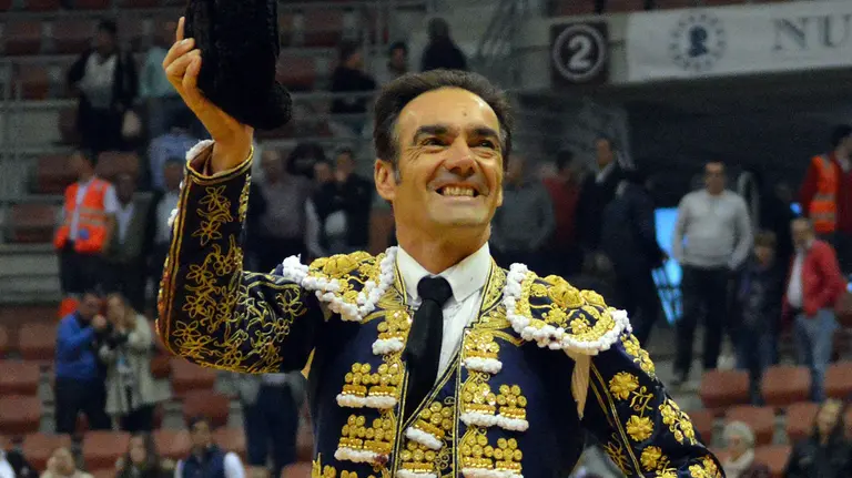 El Cid, triunfador en Logro&ntilde;o con dos orejas. Foto: Burladero TV.