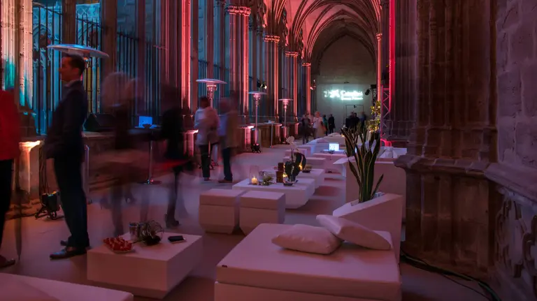 Caixabank celebra en la Catedral de Pamplona su evento En Esencia para los clientes de Banca Privada