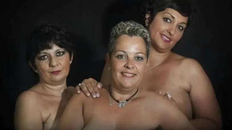 Tres mujeres supervivientes al cáncer de mamá participantes en el proyecto Únicas y valientes.