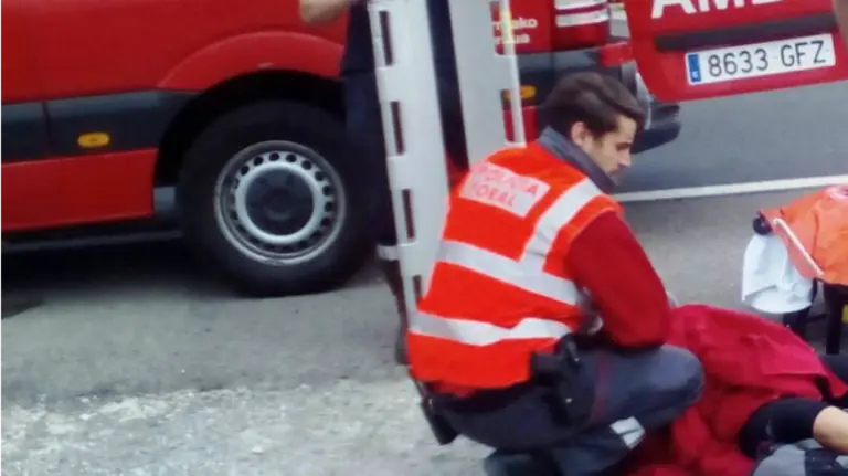 La Policía Foral atiende el accidente en el que una mujer de Murchante ha resultado herida tras caer de su bicicleta. PFORAL