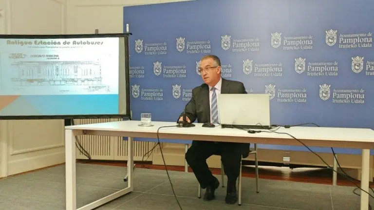 Enrique Maya propone cambios para el proyecto Geltoki del Ayuntamiento de Pamplona en la antigua estación de autobuses. 
