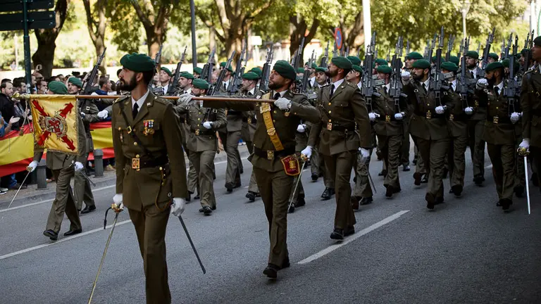 El Ministro del Interior, Jorge Fernández Díaz entrega la Bandera de España a la Guardia Civil. PABLO LASAOSA30
