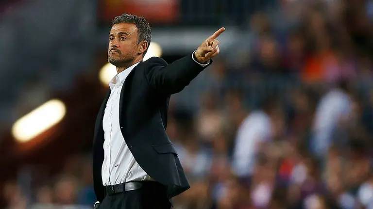 Luis Enrique dirige al Barça desde el banquillo. Lfp.