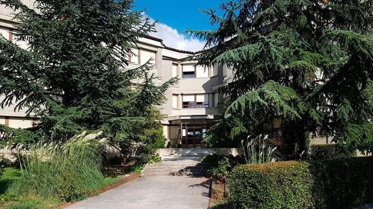 Fachada del instituto Elortzibar en Noáin.