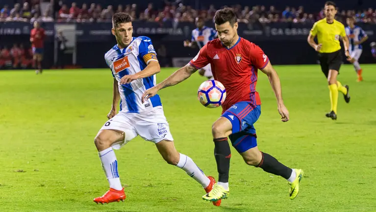 Imágenes del partido de Liga entre Osasuna y Espanyol (1-2) disputado en el estadio de El Sadar. IÑIGO ALZUGARAY (5)