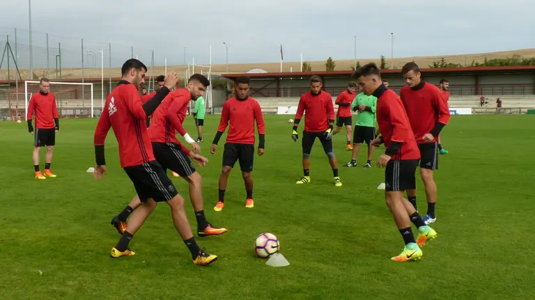 Entrenamiento de los jugadores de Osasuna en Tajonar.