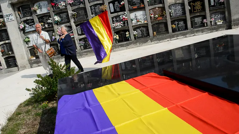 UGT celebra el 115 aniversario de su fundación en Navarra con un homenaje a las personas asesinadas y represaliadas tras el golpe de julio de 1936. PABLO LASAOSA03