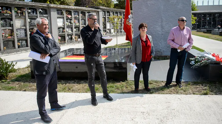 UGT celebra el 115 aniversario de su fundación en Navarra con un homenaje a las personas asesinadas y represaliadas tras el golpe de julio de 1936. PABLO LASAOSA07
